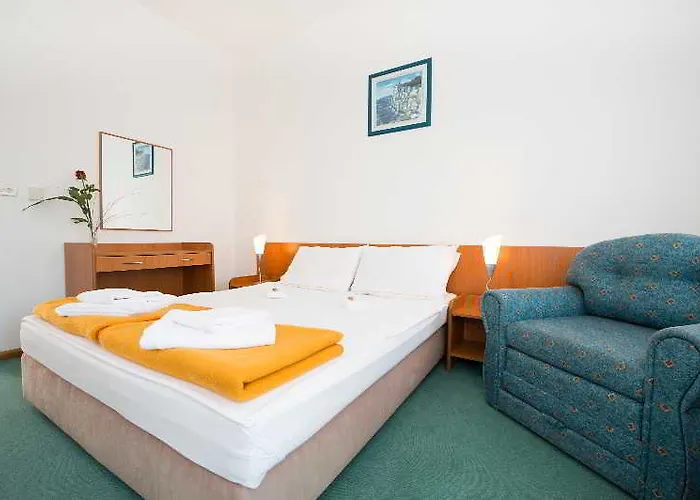 Osam - Adults Only 米欧纳