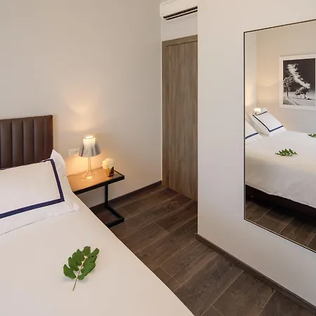 Osam - Adults Only 4* ميلنا